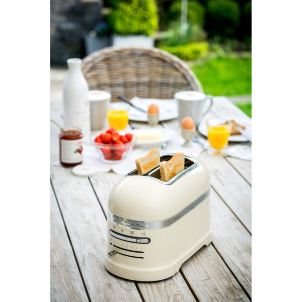 KitchenAid Artisan 2-Slot Toaster 5KMT2204BAC – Almond Cream