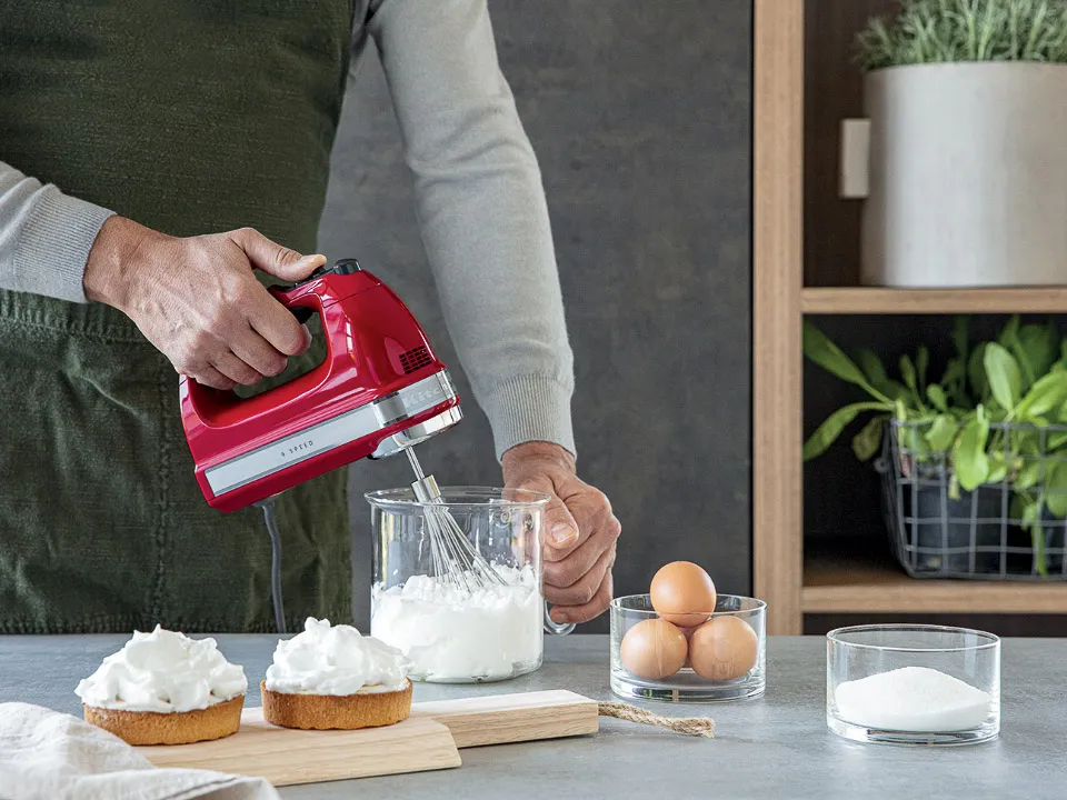 Comfortable hand mixer for creative flow img