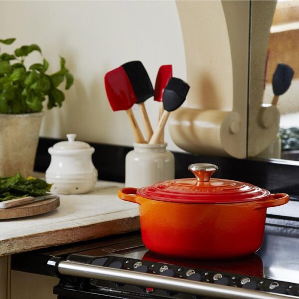 Le Creuset-Volcanic Cast Iron Round Casserole 24cm/4.2L