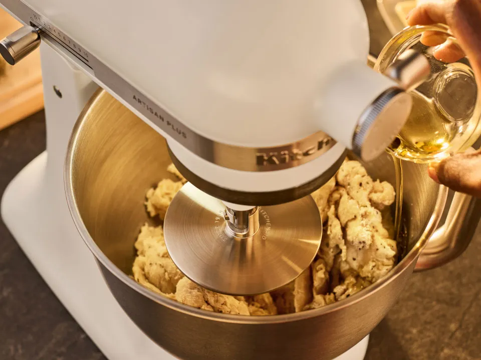 photo-left-right-mixer-artisan-plus-processing-thick-dough